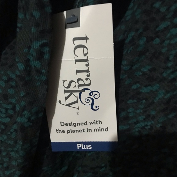 Women 16W-18W 1X Ruffle Top Botany Green Floral Terra & Sky 52 cotton 48 rayon - Picture 8 of 10